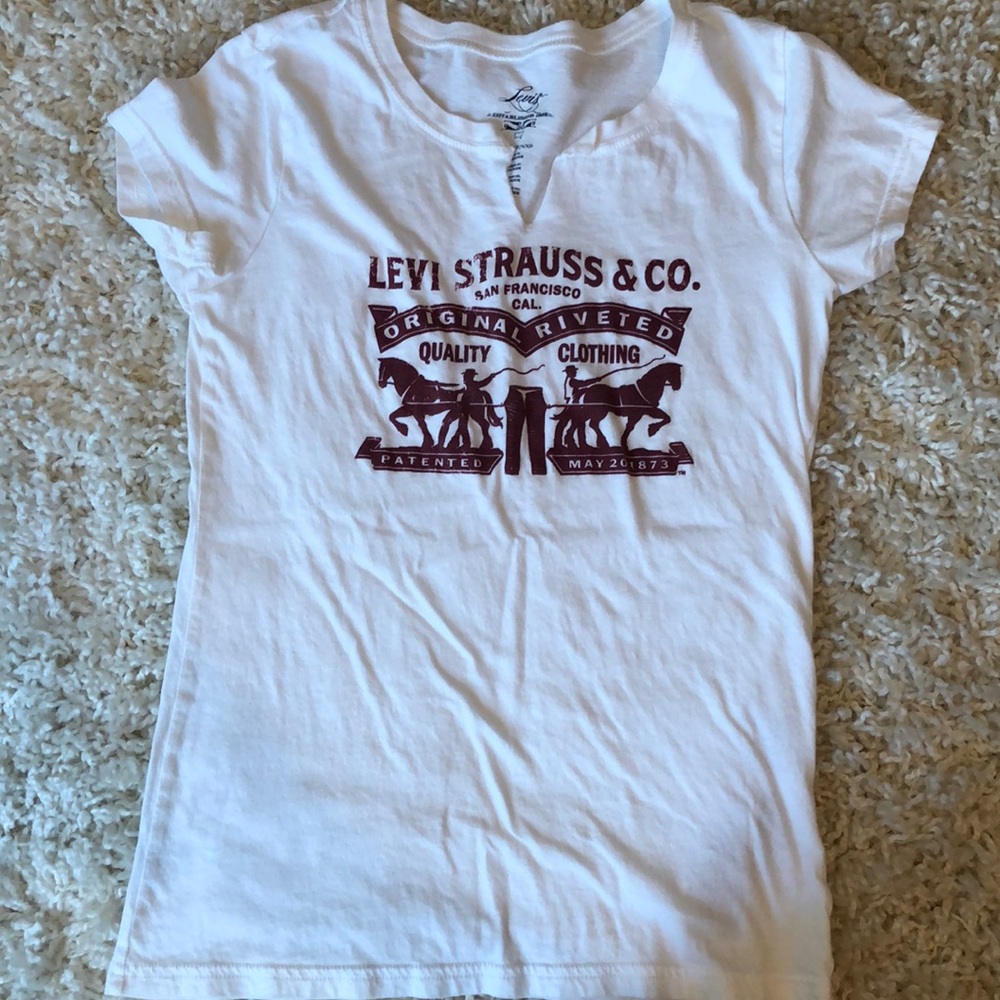 Womens Levi v neck shirt